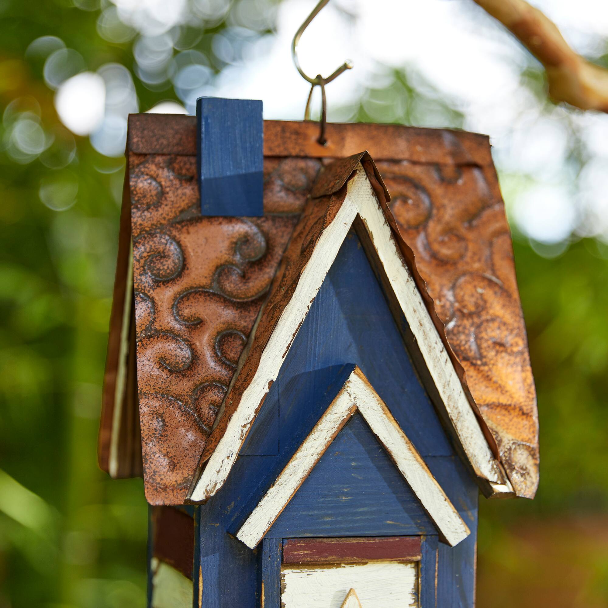 Glitzhome® 12.25" Patriotic Distressed Wood Villa Birdhouse